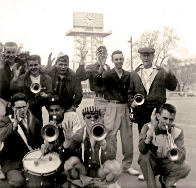 Opti-Corps (CNE, 1957)
Front L-R: ?, Hector Roberts, ?, Bob Bond
Back L-R: Don Yeaman, Ron Cook, Henry Beben, Bob Brown, Harry Clark, Warren Mills
Keywords: 1957 1955