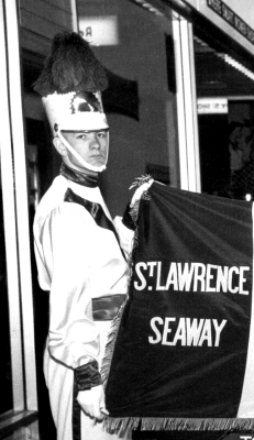 Don Chisolm receiving the St Lawrence Seaway Flag (Don Mills, ON, May 16, 1959)
Toronto Optimists

At the ceremony when Optimists received the St Lawrence Seaway flag

From a photo submitted by Phil Hennings
Keywords: 1959