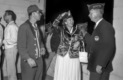 L-R: Glen Durish (?), Joe Gianna, Mrs and Mr Baggs (Falconer, 1960)
Photo by Don Daber
Keywords: 1960