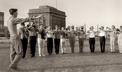 De La Salle rehearsing (Toronto Lakeshore, 1960)
Photo by Don Daber
Keywords: 1960