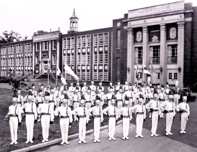 De La Salle (In front of school, 1960)
This would have been the first time Del wore their new uniforms and Don Daber was there to document it. 

Photo by Don Daber
Keywords: 1960