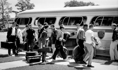 Toronto Optimists loading bus (1960)
Photo by Don Daber
Keywords: 1960