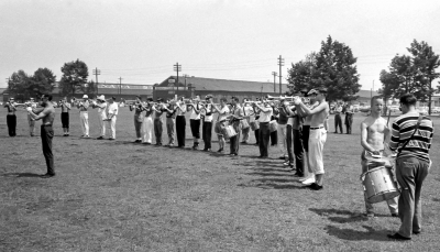 Toronto Optimists rehearsing (Waterfront, 1960)
Photo by Don Daber
Keywords: 1960