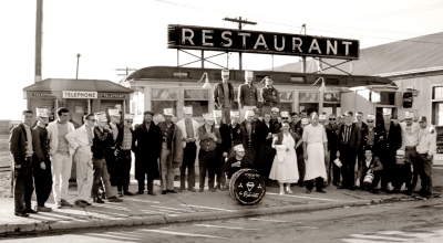 Corps members at a diner by the Toronto Ferry Docks (1960)
Photo by Don Daber
Keywords: 1960