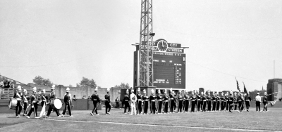 Toronto Optimists moving onto the starting line (Preview of Champions, Roosevelt Stadium, Jersey City, 1961)
Photo by Don Daber
Keywords: 1961