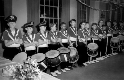 Bantam Optimists (Oakpark Public School, 1961)
That's Vern Johansson (3rd from left) and Dave Harris (5th from left), George Wright (3rd from right) and Steph Cooper (2nd from right)

Photo by Don Daber
Keywords: 1961