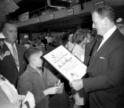 Mr Baggs with John Wayne looking at his honorary membership (Hatari Parade, Toronto, June 25, 1962)
Photo by Don Daber
Keywords: 1962