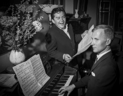 Jim McConkey and Barry Bell (1962)
Photo by Don Daber
Keywords: 1962