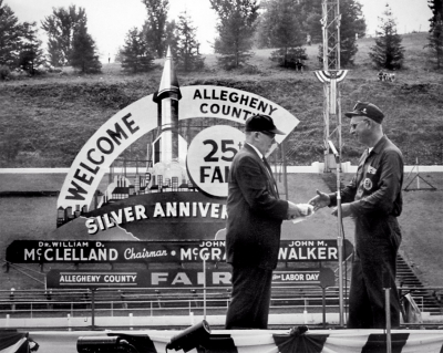 Mr Baggs accepts presentation (Allegany County Fair, 1962)
Submitted by Phil Hennings
Keywords: 1962
