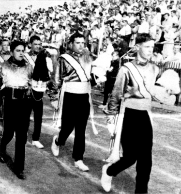 Trooping the stands (1963): Noel Bramley, Rick Robida, Jim McConkey, Doug Yarker, Bert Hoflick (Mundelein, IL, 1963)
Photo by Don Daber
Keywords: 1963