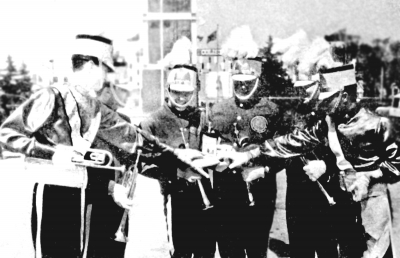 Toronto Optimists photoshoot for Telegram article (CNE, 1964)
Hard to tell because the photo's bad but I'd guess:
L-R: Bill Holloway, ?, Larry Greenwood, John Shearer, Gary Corbett, Jeff Shimotakahara

From Green Capsule Comments
Keywords: 1964