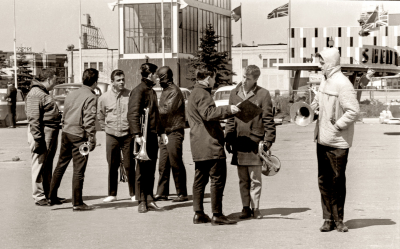 Toronto Optimists (Rehearsing at Shell Tower, CNE, 1964)
Photo by Don Daber
Keywords: 1964