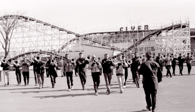 Toronto Optimists rehearsing at the Shell Tower (CNE, 1964)
Photo by Don Daber
Keywords: 1964