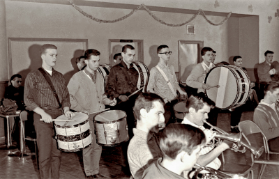 Toronto Optimists (March, 1964)
Horns L-R: Larry Greenwood, Bob Carell, Bob Harkness and Glenn Rawson
Drums L-R, Front: Mark Wicken, Ron Kaiser, Orest Burak, John Whiting, Emilio Russo
Drums L-R, Back: George Wright, John Gibson (behind Kaiser), Bill Grigg, Vince Ferraro and Rick Shearer

Photo by Don Daber
Keywords: 1964