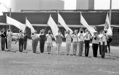 Toronto Optimists rehearsing (Keating Park, 1964)
Photo by Don Daber

L-R: ?, Bill Hannah, Terry McKolskey, John Shearer, Larry Greenwood, ?, Roman Perohanycz, Doug MacKenzie, ?, Bob Rivers, Bill Holloway, ?, Bob Keenan
Keywords: 1964