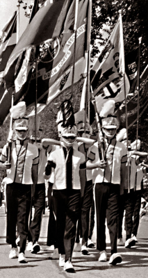 Toronto Optimists wearing summer parade tops, the US Midwest (1964)
Photo by Don Daber
Keywords: 1964
