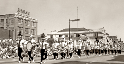 Toronto Optimists wearing summer parade tops (Racine, WI, 1964)
Photo by Don Daber
Keywords: 1964