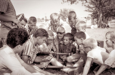 John Diamond showing some kids his 303 & bayonet (Racine, 1964)
Photo by Don Daber
Keywords: 1964