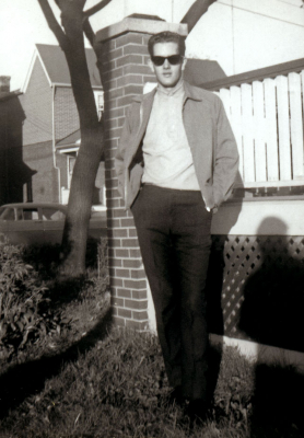 Bob Keenan (outside Bob Carell's house, 1964)
Keywords: 1964