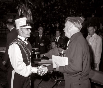 Mr Baggs makes a presentation To Vern (Nationals, Montreal, 1966)
Photo by Don Daber
Keywords: 1966