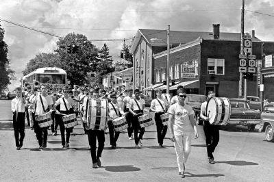 Toronto Optimists doing a parade in their street clothes (LeRoy, NY, 1967)
Submitted by Phil Hennings
Keywords: 1967