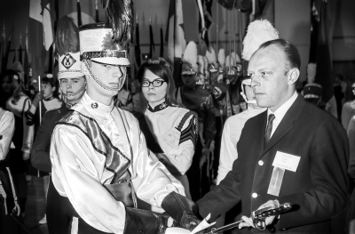 Clare Reid presents trophy to Ron Cooper (Canadian National Guard Championships, 1968)
Photo by Don Daber
Keywords: 1968