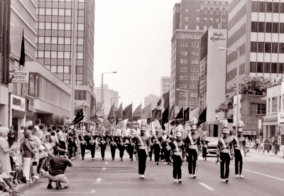 Toronto Optimists (Santa Parade, Bloor St, Toronto, 1971)
Photo by Don Daber
Keywords: 1971