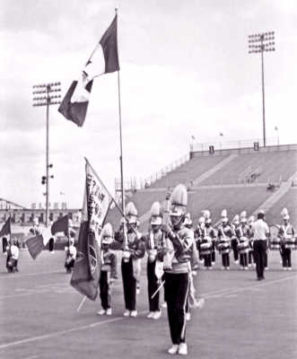 Robert Trimble with Ben Burrage's telescoping National Flag, Toronto Optimists (Nationals, CNE, 1972)
Photo by Eric McConachie
Keywords: 1972
