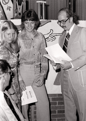 Sandy Konstantinou?, Lloyd King & Peter Byrne (Corps banquet, 1975)
Photo by Don Daber
Keywords: 1975