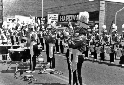 Toronto Optimists on the Street (Bowling Green, Ohio, 1973)
The tymp players from left to right are Rob Scott, Jim Kane, Randy Cochrane, Ted Butson and Ray Skyvington. The two French Horn players are Randy Albertsen (foreground) and Paul Coffey.

Photo by Don Daber
Keywords: 1973
