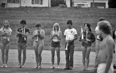 Chris Agnew, Enzo Marrella, Melanie Sears, Janice Bell, Andy Coffin, Lucy Chilco (1977)
Photo taken by Bob Carell
Keywords: 1977