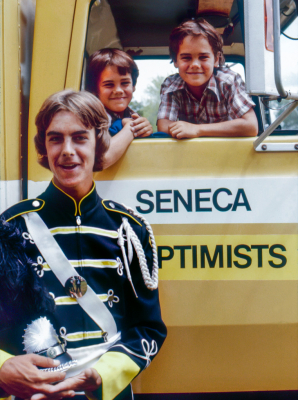 Mike Grimes and a couple of kids, Seneca Optimists (Simcoe, 1978)
Photo by Don Daber
Keywords: 1978