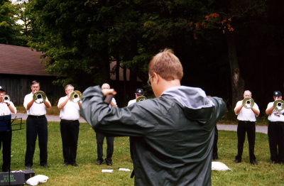 Kevin directing Alumni Corps (Optimists Reunion, 2003)
Submitted by Vern Johansson
Keywords: 2003