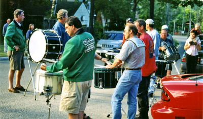 Optimists Alumni drummers (Oakridge Serenade, 2004)
Photo by Dave Blevins
Keywords: 2004