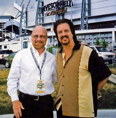 Barry Bell and Al Chez (Denver, 2006)
Taken when Barry was inducted into the Drum Corps hall of Fame
Keywords: 2006 2006 2005