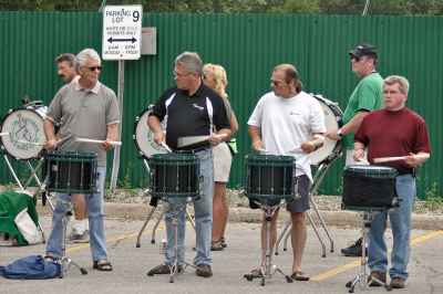 Optimists Alumni drummers rehearsing (Waterloo, 2005)
Keywords: 2005