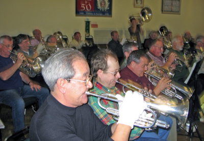  2005 Christmas Party, Rehearsing
Front: Ron Chong (l) Toby Frechette, Terry Sweeney, (Mike Thys' head) John Shearer, Bob Carell
Photo by Phil Hennings
Keywords: 2005