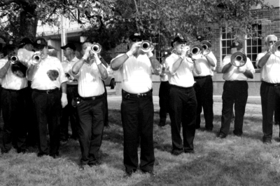 Optimists Alumni warm up in front of Fort York Armouries for the Warriors Day Parade (CNE, Toronto, 2006)
Photo By Eric McConachie
Keywords: 2006