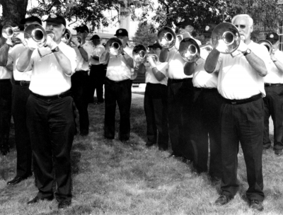 Optimists Alumni warm up in front of Fort York Armouries (Warriors Day Parade, CNE, Toronto, 2006)
Photo by Eric McConachie
Keywords: 2006