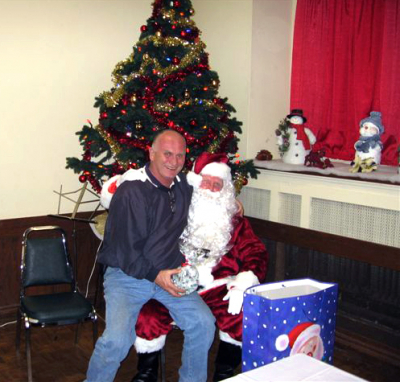 Ted Wilson with Santa, Christmas (2006)
Photo submitted by Phil Hennings
Keywords: 2006
