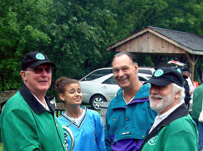 (L-R) Phil Hennings, ?, Bob Neagle (show sponsor) and Bob Carell in Coldwater (June 2006)
Photo by Frans Rood
Keywords: 2006