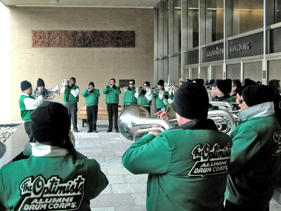 Optimists Alumni's horn line warming up (St Pat's Parade, 2006)
Photo by Frans Rood
Keywords: 2006