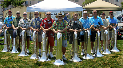 Rick Robida with the Hawthorne Alumni contra line (2008)
Keywords: 2008