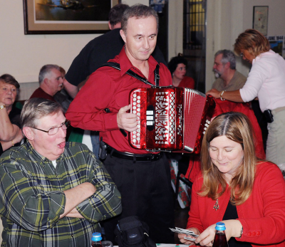 Phil Hennings, Doug Roblin and Pat Buttigieg (Christmas, 2008)
Photo by David Johns
Keywords: 2008
