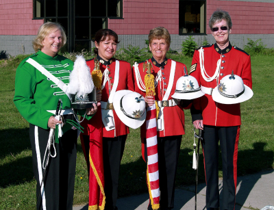 Barbara Roberts, Optimists Alumni, with Connie Casciato, Rosemary Self and Ellie Cameron of Toronto Signals Honour Guard (Rochester, 2008)
Photo by Frans Rood
Keywords: 2008