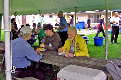Don Daber (yellow), Ian Cruickshank (blue) and ? (Reunion 2008)
Photo by Phil Hennings
Keywords: 2008