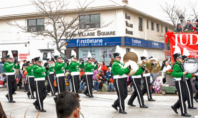 Optimists Alumni (Oakville Santa parade, 2009)
Photo by Eric McConachie
Keywords: 2009