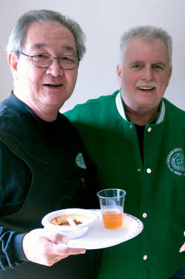 Ron Chong and John Giblin at Brian Adam's (2009)
Photo by David Johns
Keywords: 2009