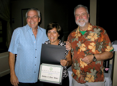 Dave & Debbie Bruce with Brian Hogan, Rochester (2009)
Photo by David Johns
Keywords: 2009