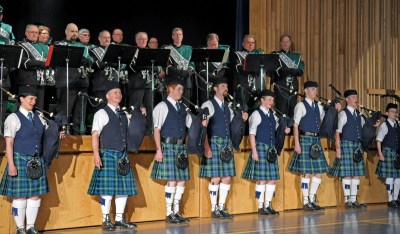 United Alumni & Paris - Port Dover Pipe Band, Simcoe (2009)
Photo by Eric McConachie
Keywords: 2009
